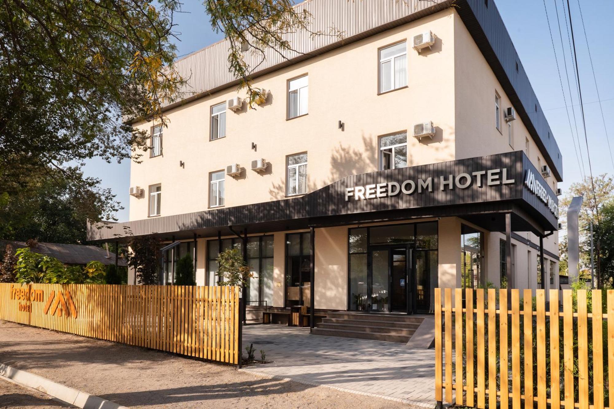 Freedom Hotel Bishkek Esterno foto